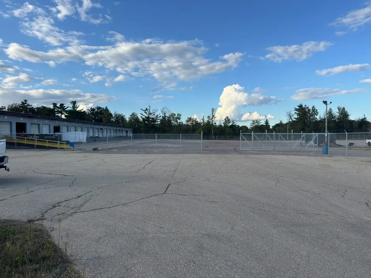 Commercial chain-link drive gate