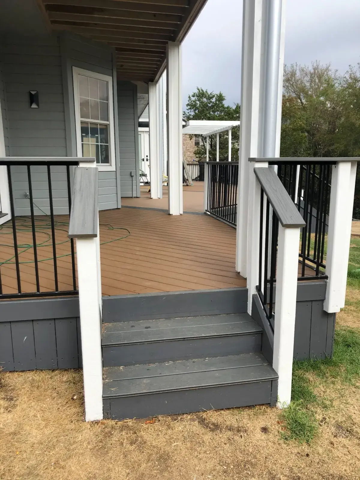 Composite deck with steps and columns