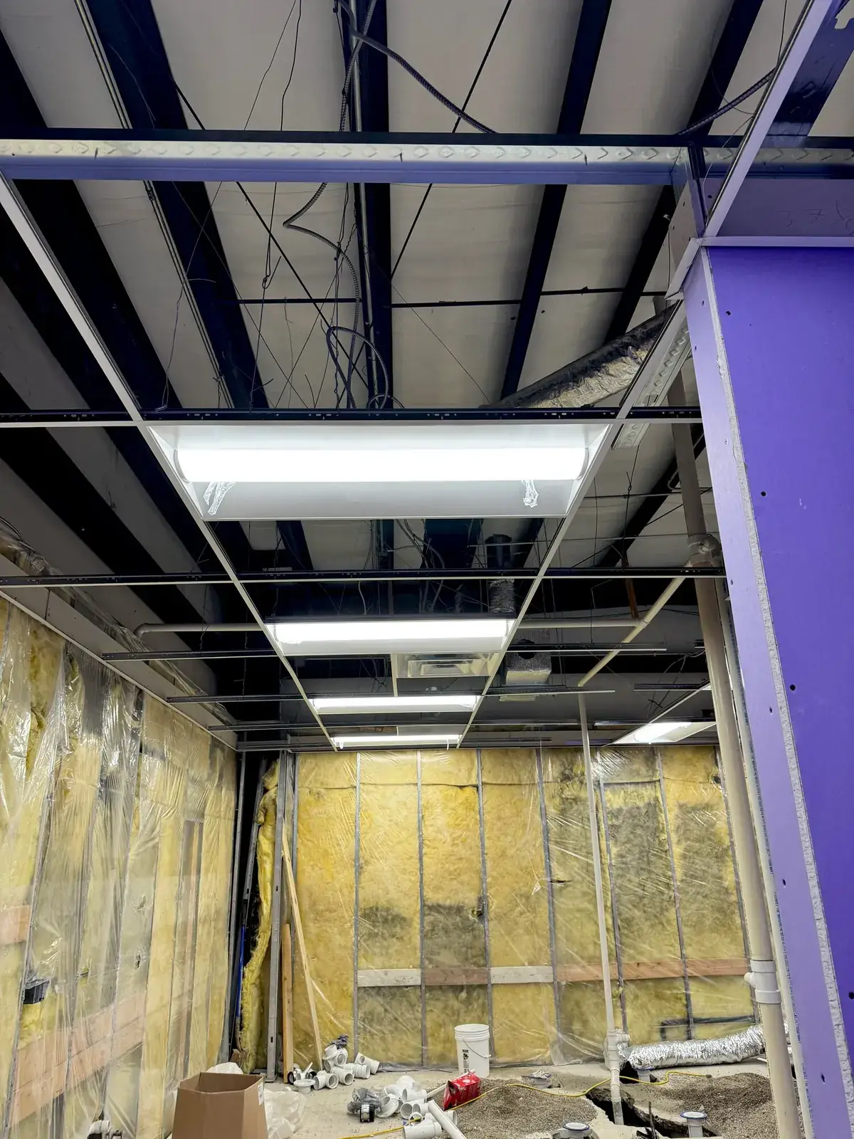 Recessed fixtures with ceiling insulation