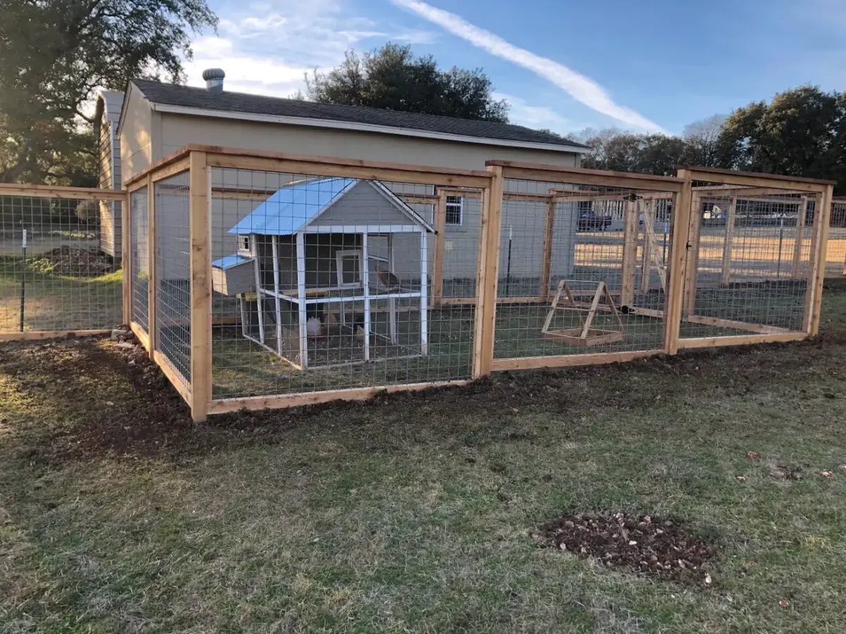 Wire animal enclosure