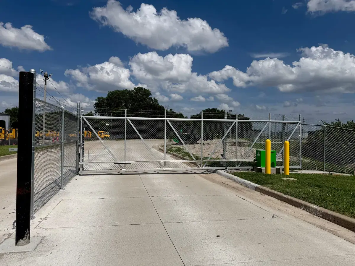 Closed cantilever slide gate at a commercial site