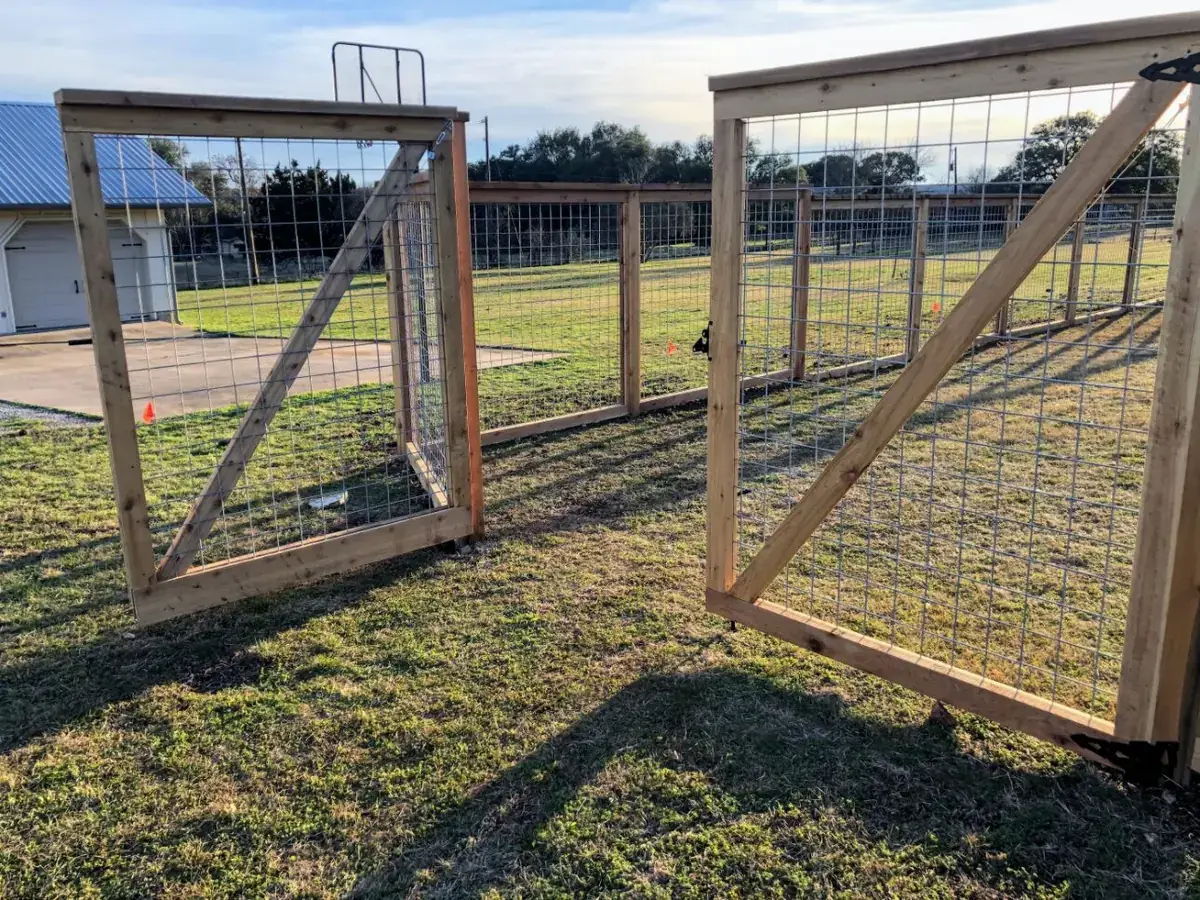 Cedar-frame double ranch gate