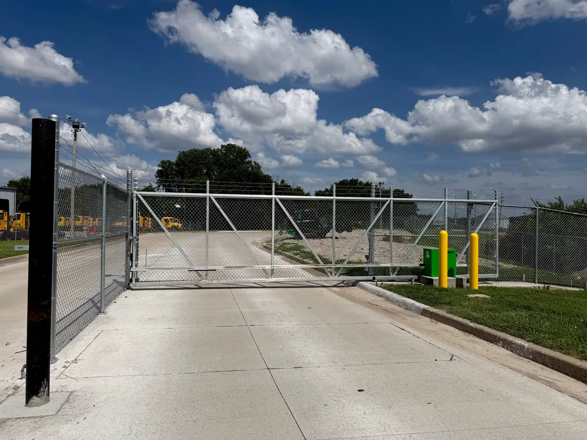 Closed cantilever slide gate at a commercial site